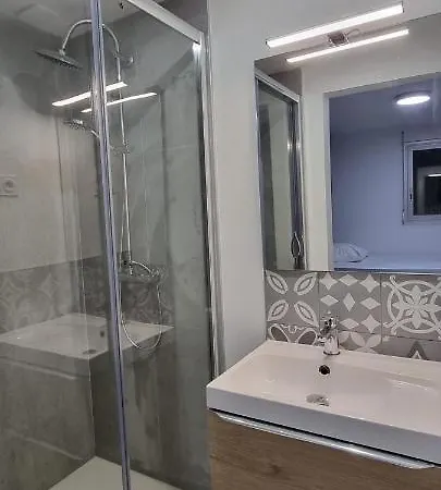 Avec Douche Privative Dans Partage - Metro - Wifi Апартаменты
